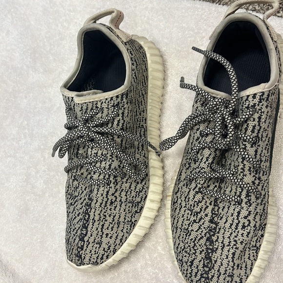 Yeezy boost turtle doves women’s size 7 - Picture 2 of 3